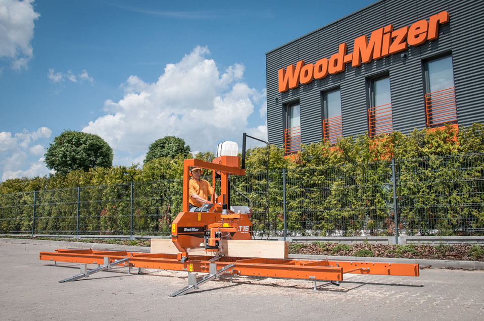Najjednostavniji i najefikasniji način pretvaranja trupaca u daske i grede je sa malom Wood-Mizer LT15 uskotračnom brentom