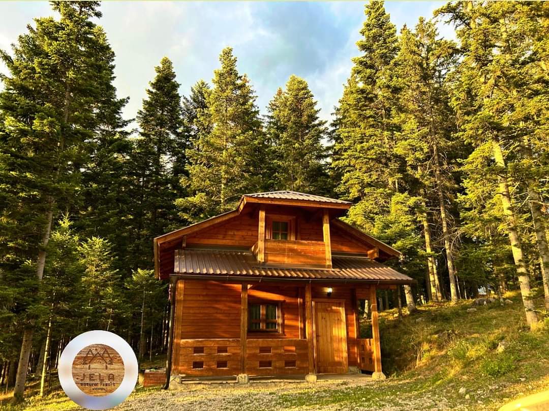 MONTENEGRO BRVNARE. To su objekti različite namene, pogodni za privatnu, turističko-ugostiteljsku i javnu upotrebu. Svi objekti se rade isključivo po želji kupca koji može pratiti celokupan proces, od pripremnih radova u fabrici do montiranja objekta na željenoj lokaciji.