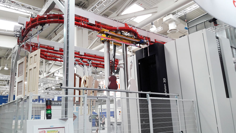 Slika 5. Linija za lakiranje sklopljenih proizvoda sa robotom za prskanje i 3D skeniranjem predmeta obrade (proizvođač: Cefla finishing, Italija)